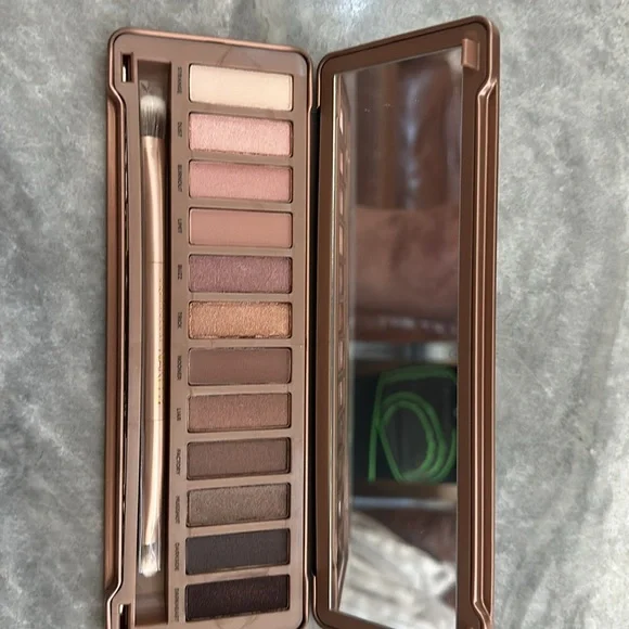 Urban Decay Naked3 Eyeshadow Palette - Rose Gold - Picture 4 of 4